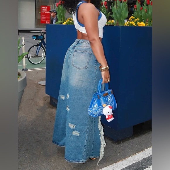 Light Blue Denim Jeans - Picture 2 of 9